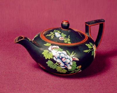 Teiera Wedgwood in basalto nero, smaltata con fiori, c.1840-50 da English School